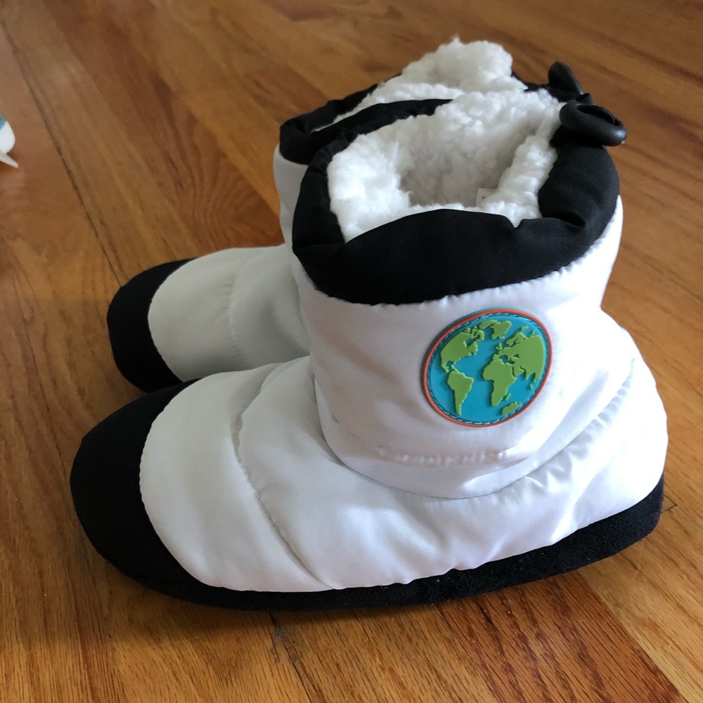 Boys astronaut slippers brand new cat & Jack